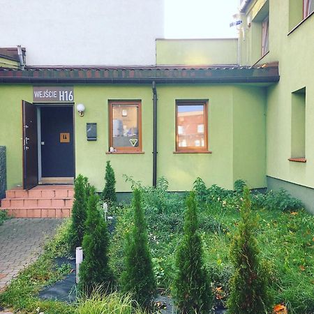 Wygodne Pokoje H16 Hostel Хожов Екстериор снимка