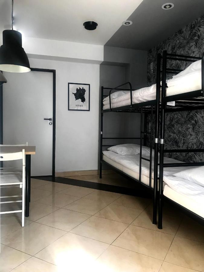 Wygodne Pokoje H16 Hostel Хожов Екстериор снимка