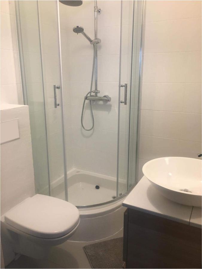 Wygodne Pokoje H16 Hostel Хожов Екстериор снимка