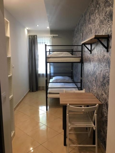 Wygodne Pokoje H16 Hostel Хожов Екстериор снимка