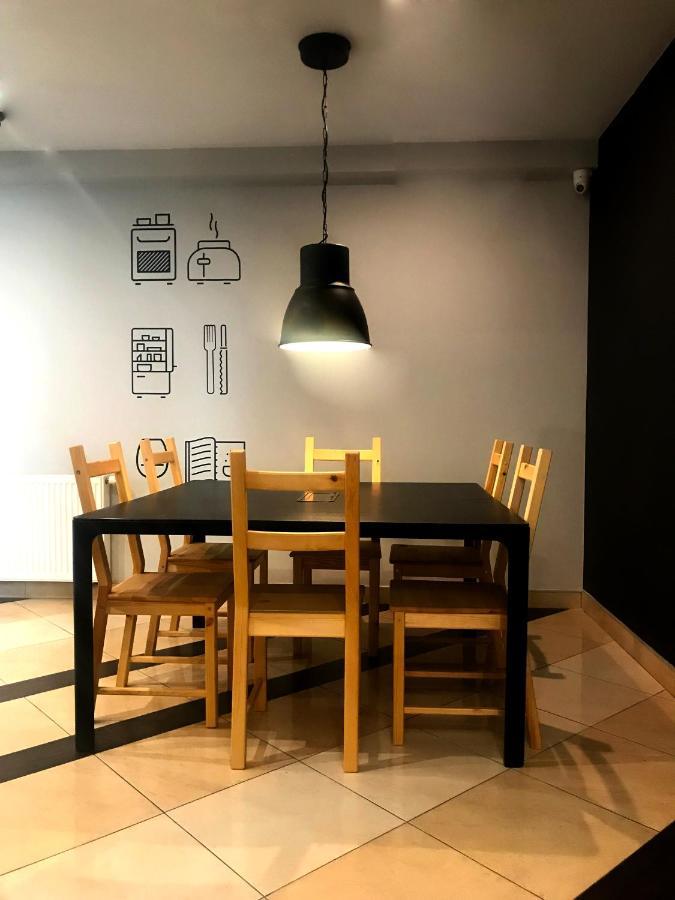 Wygodne Pokoje H16 Hostel Хожов Екстериор снимка