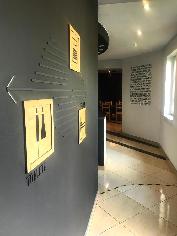 Wygodne Pokoje H16 Hostel Хожов Екстериор снимка