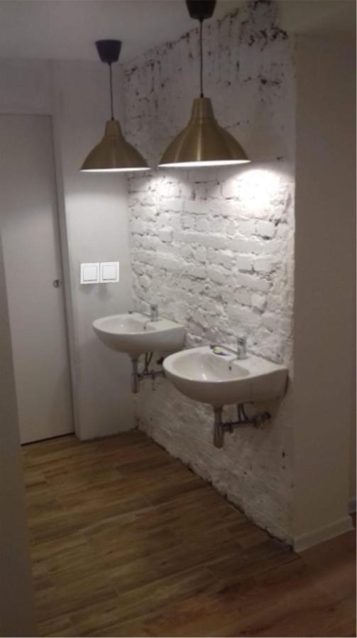 Wygodne Pokoje H16 Hostel Хожов Екстериор снимка