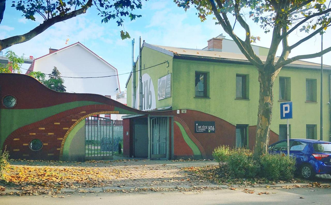 Wygodne Pokoje H16 Hostel Хожов Екстериор снимка