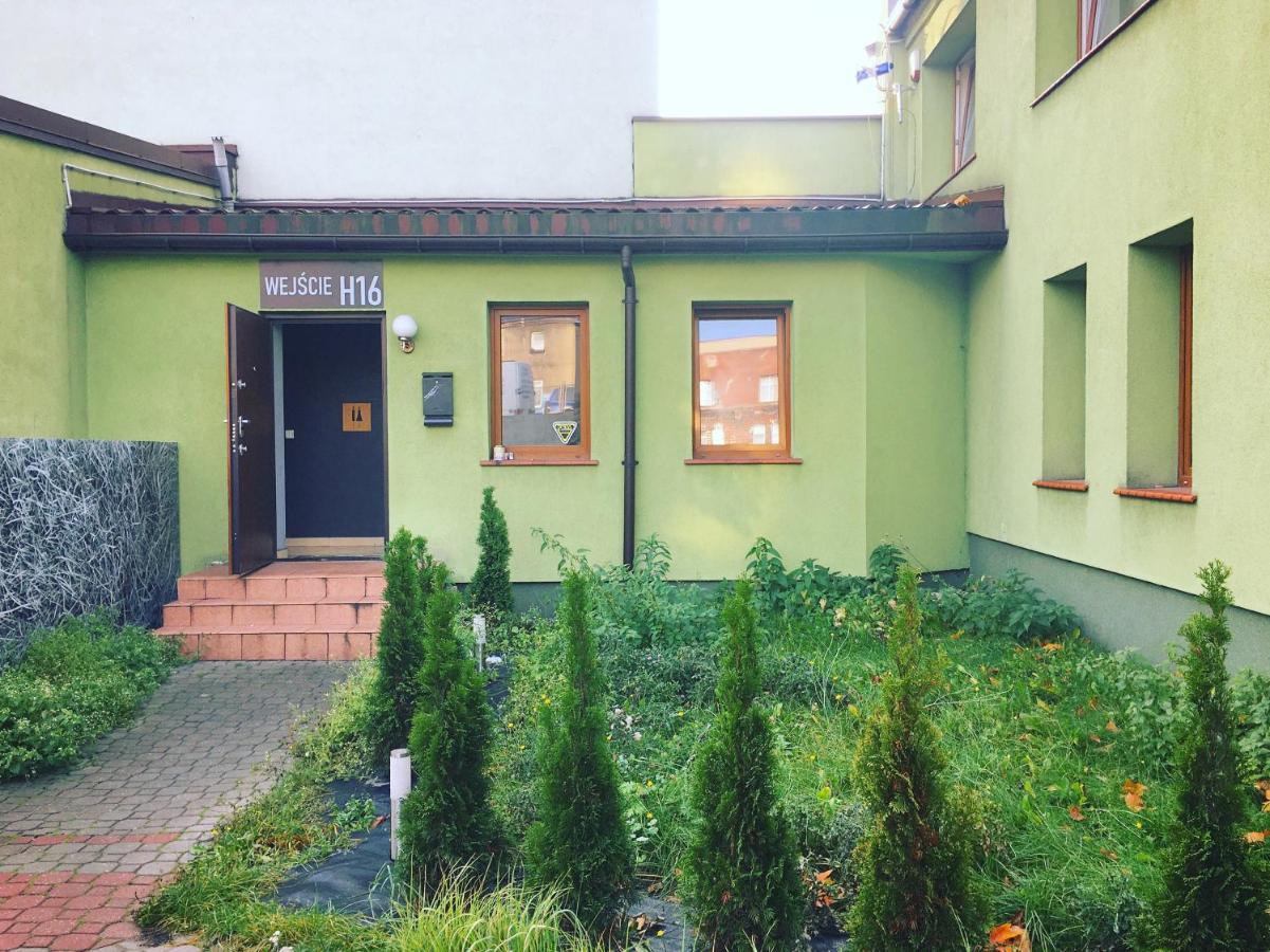 Wygodne Pokoje H16 Hostel Хожов Екстериор снимка